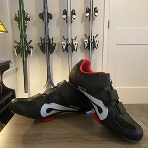 Peloton cycling shoes size 43 (men’s size 10)